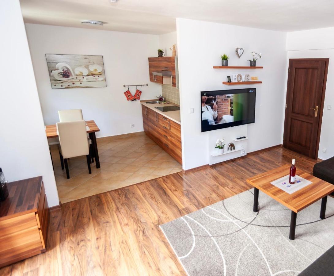 Appartamento Vila Helena - Apartmán Helena 15 Ruzomberok Esterno foto